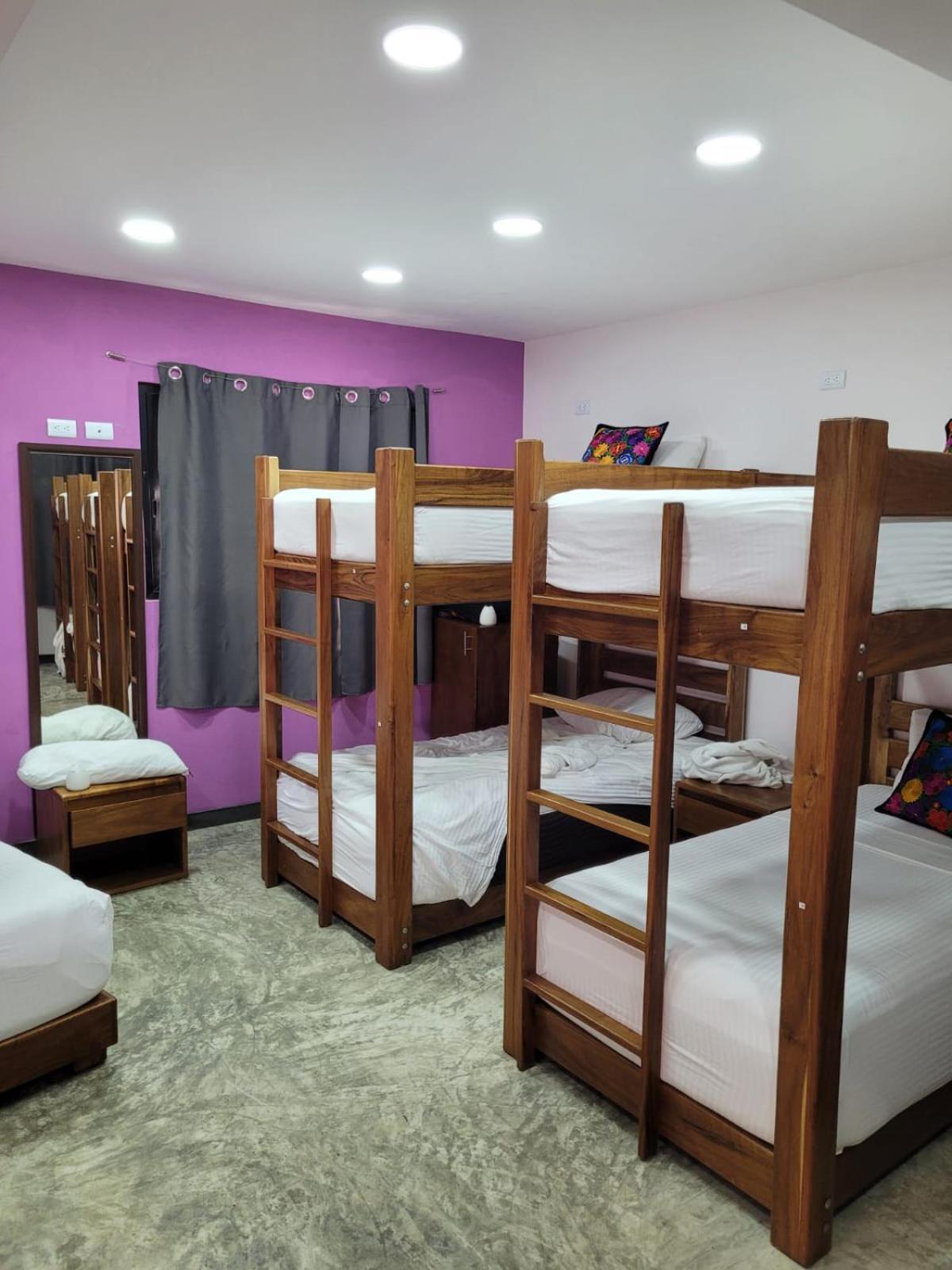 Itza Hotel *